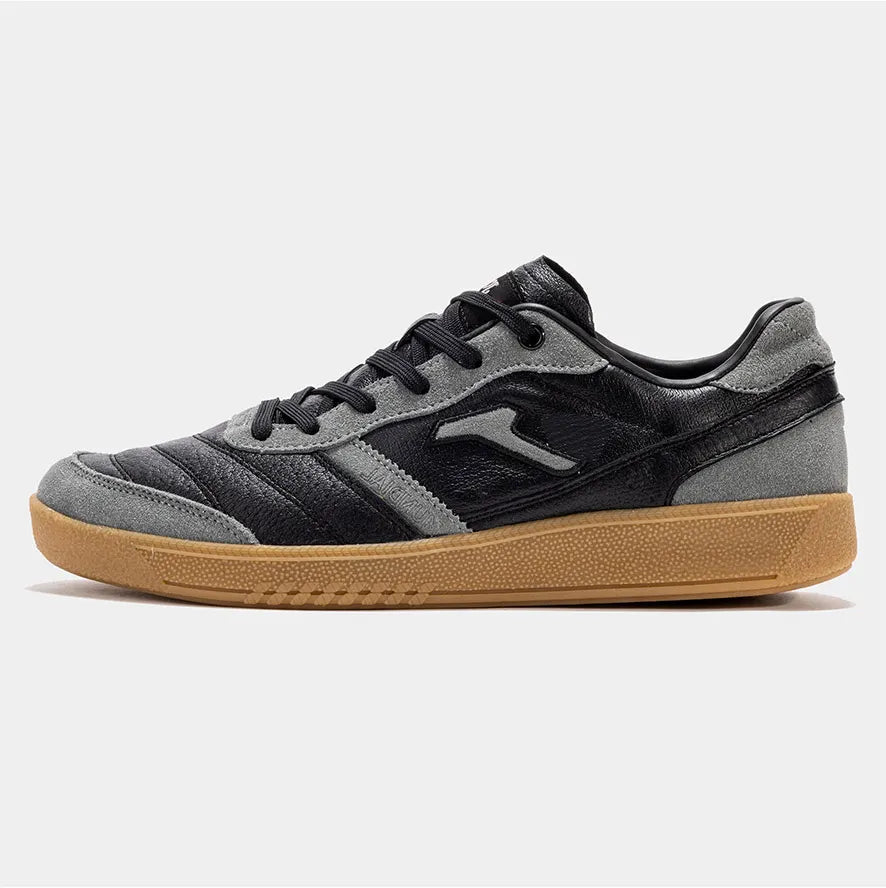 TM-SNEAKERS-1